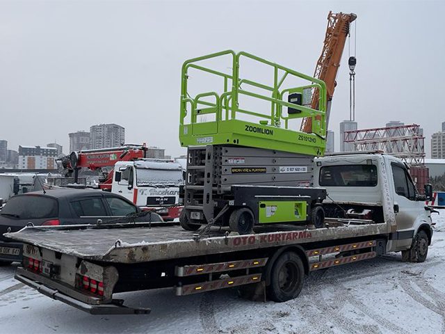 Manlift Kiralama, hava asansörü olarak da bilinen bir manliftin bakım, inşaat veya diğer amaçlarla yüksek alanlara erişmek için geçici olarak kullanılması anlamına gelir.
