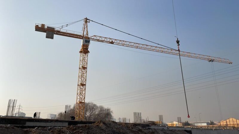 Kule vincinizi kiralayarak çeşitli inşaat, montaj veya yük taşıma işlerinizi gerçekleştirebilirsiniz. Kule vincin kiralanması, genellikle inşaat projeleri, bina inşaatları, endüstriyel tesislerin